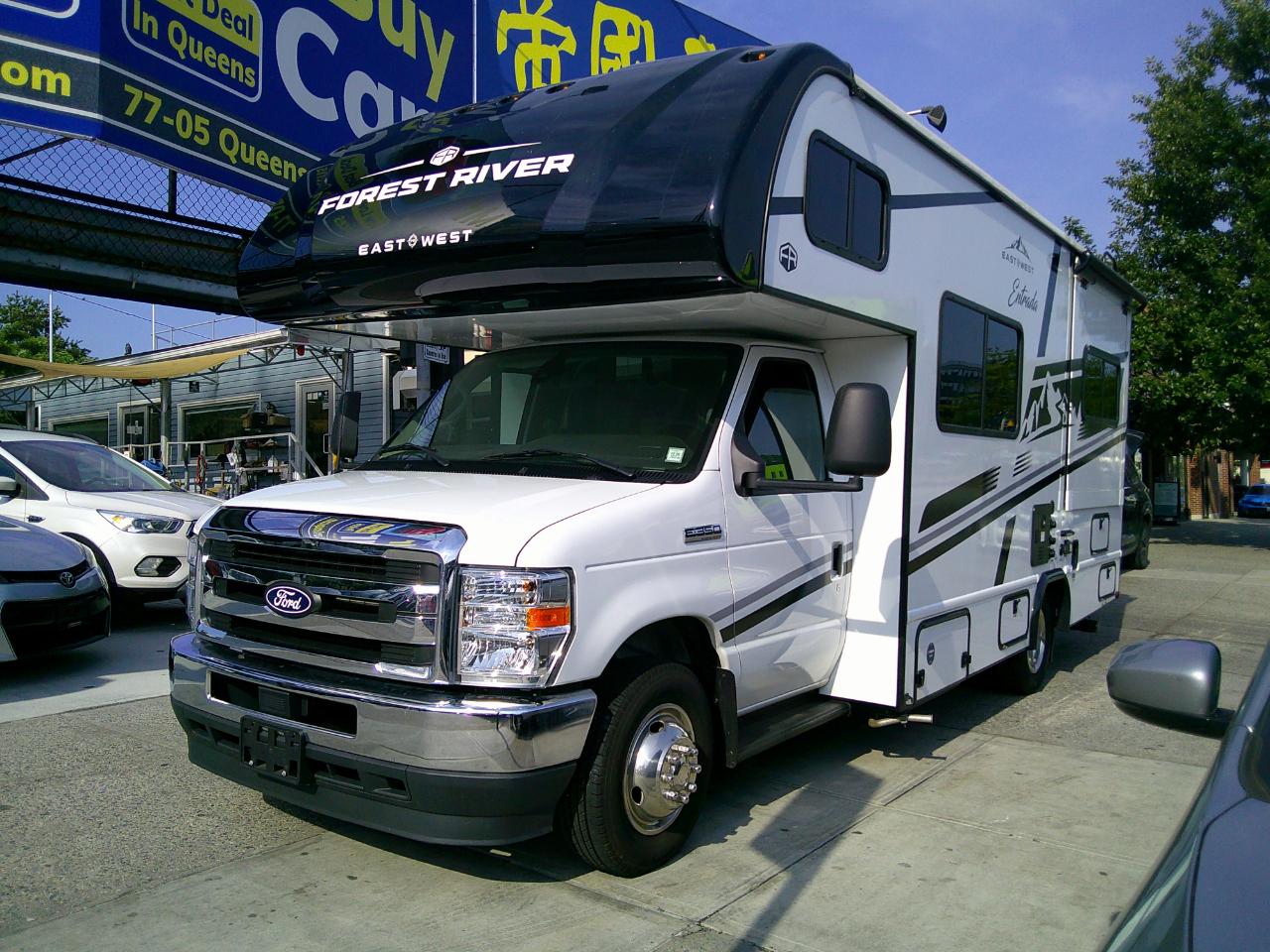 Ford Econoline E-350 Super Duty 2026