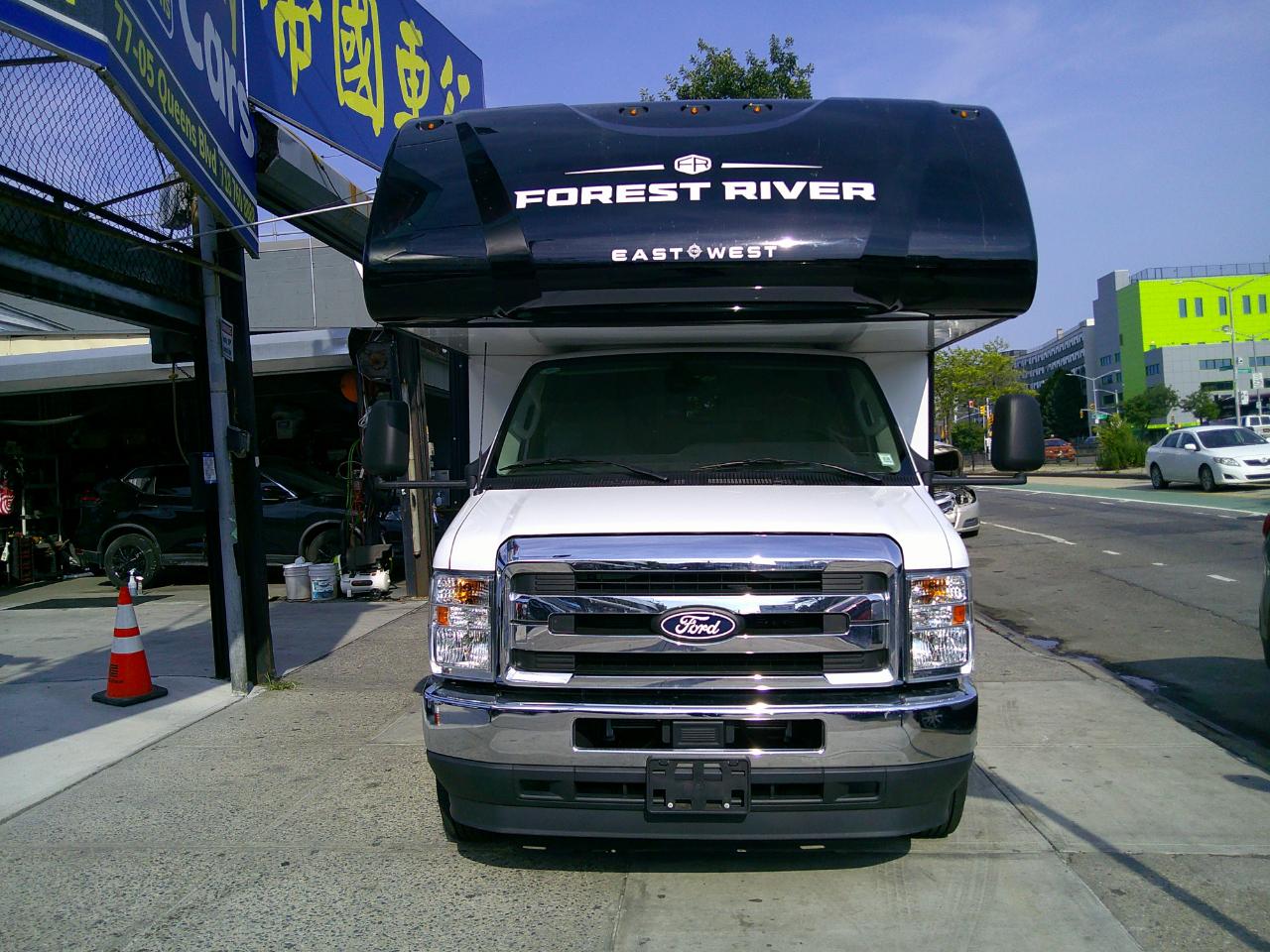 Ford Econoline E-350 Super Duty 2026