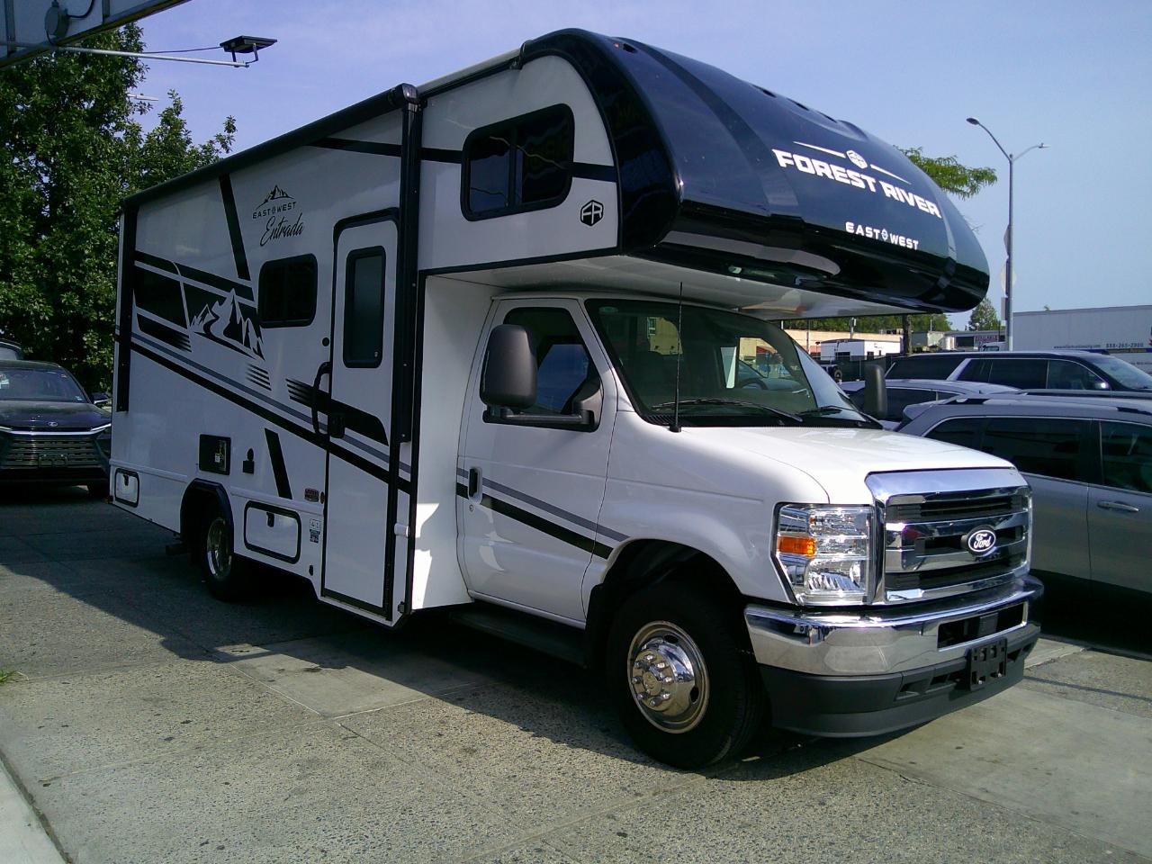 Ford Econoline E-350 Super Duty 2026