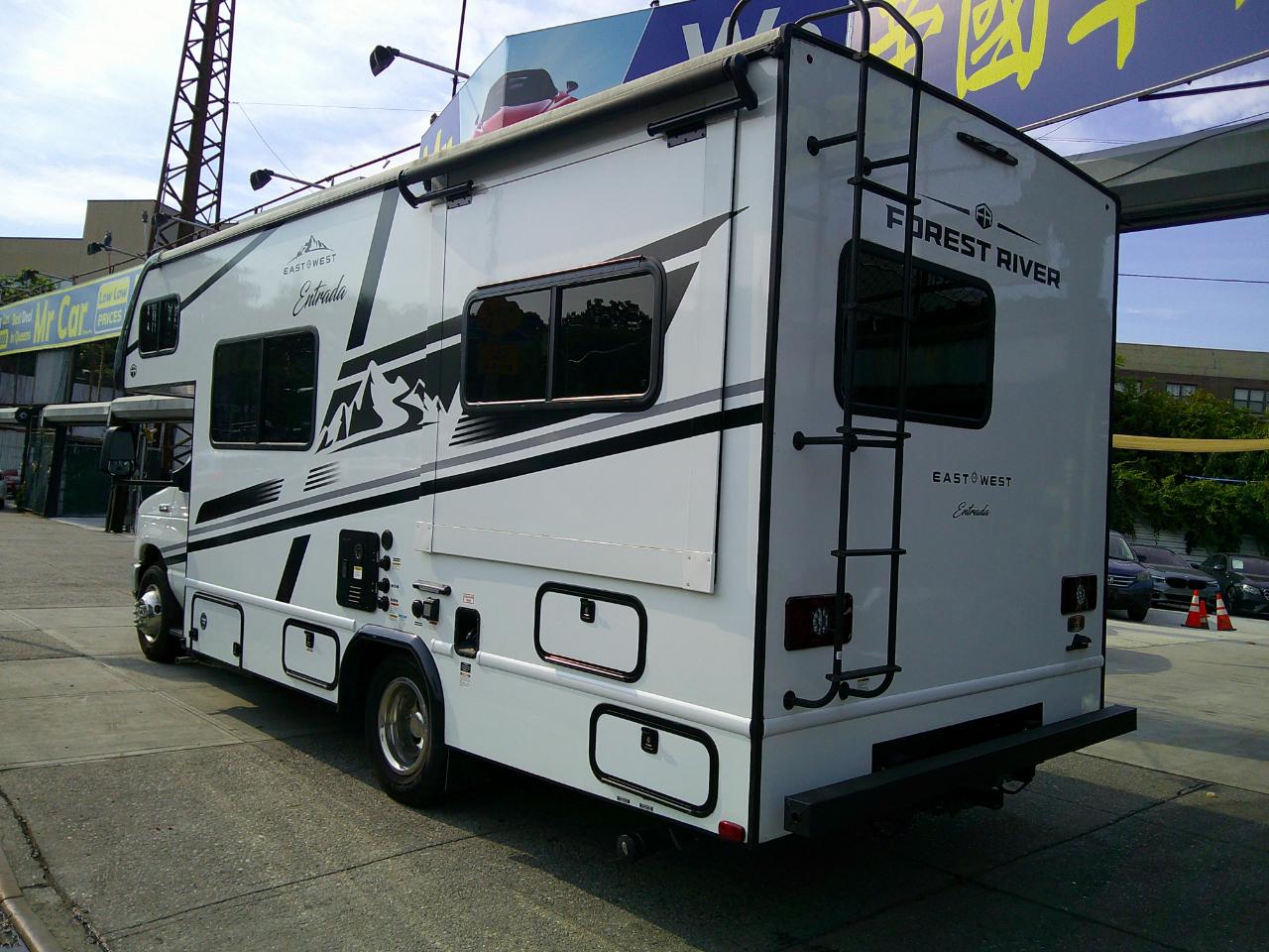 Ford Econoline E-350 Super Duty 2026