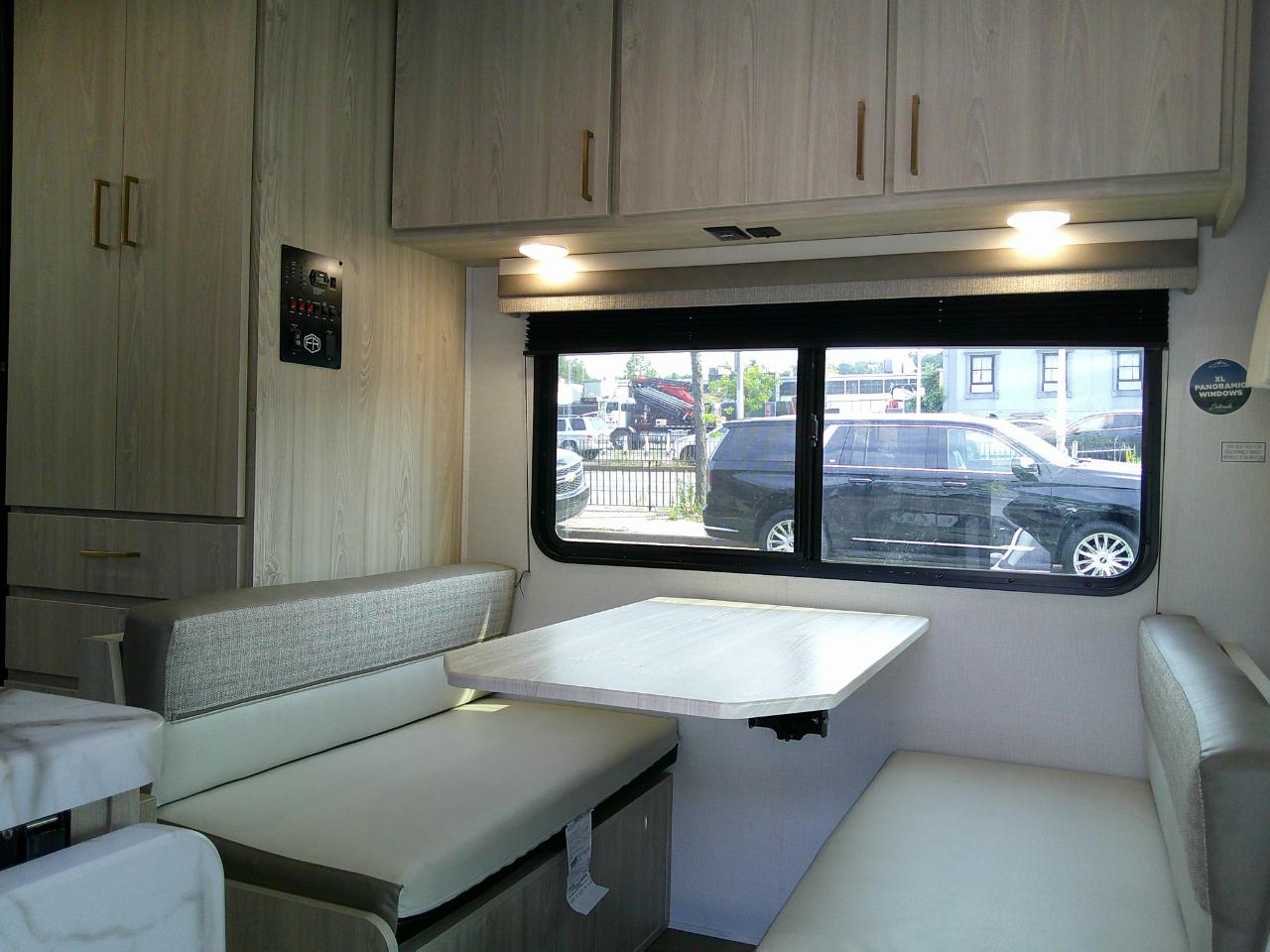 Ford Econoline E-350 Super Duty 2026