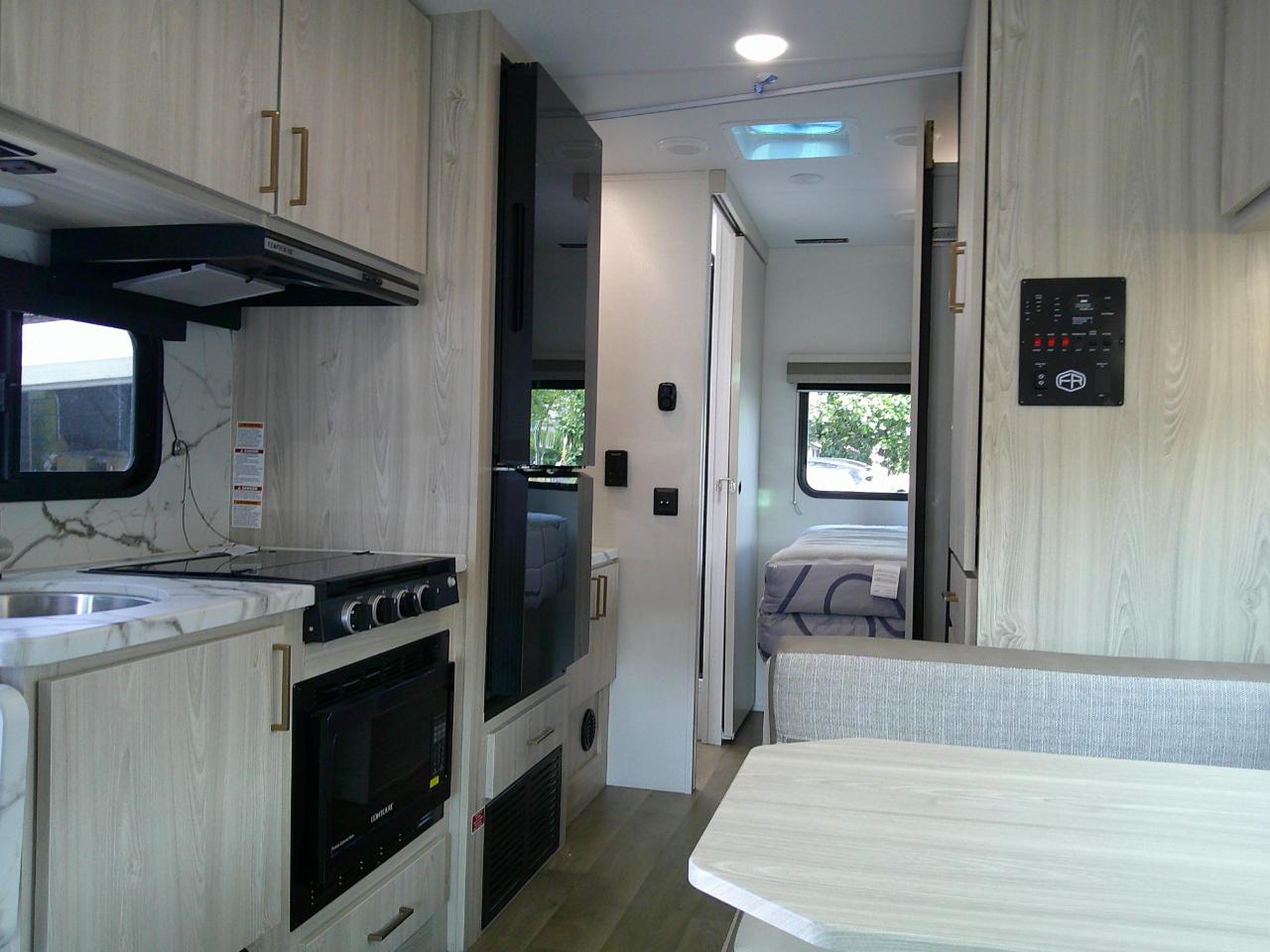 Ford Econoline E-350 Super Duty 2026