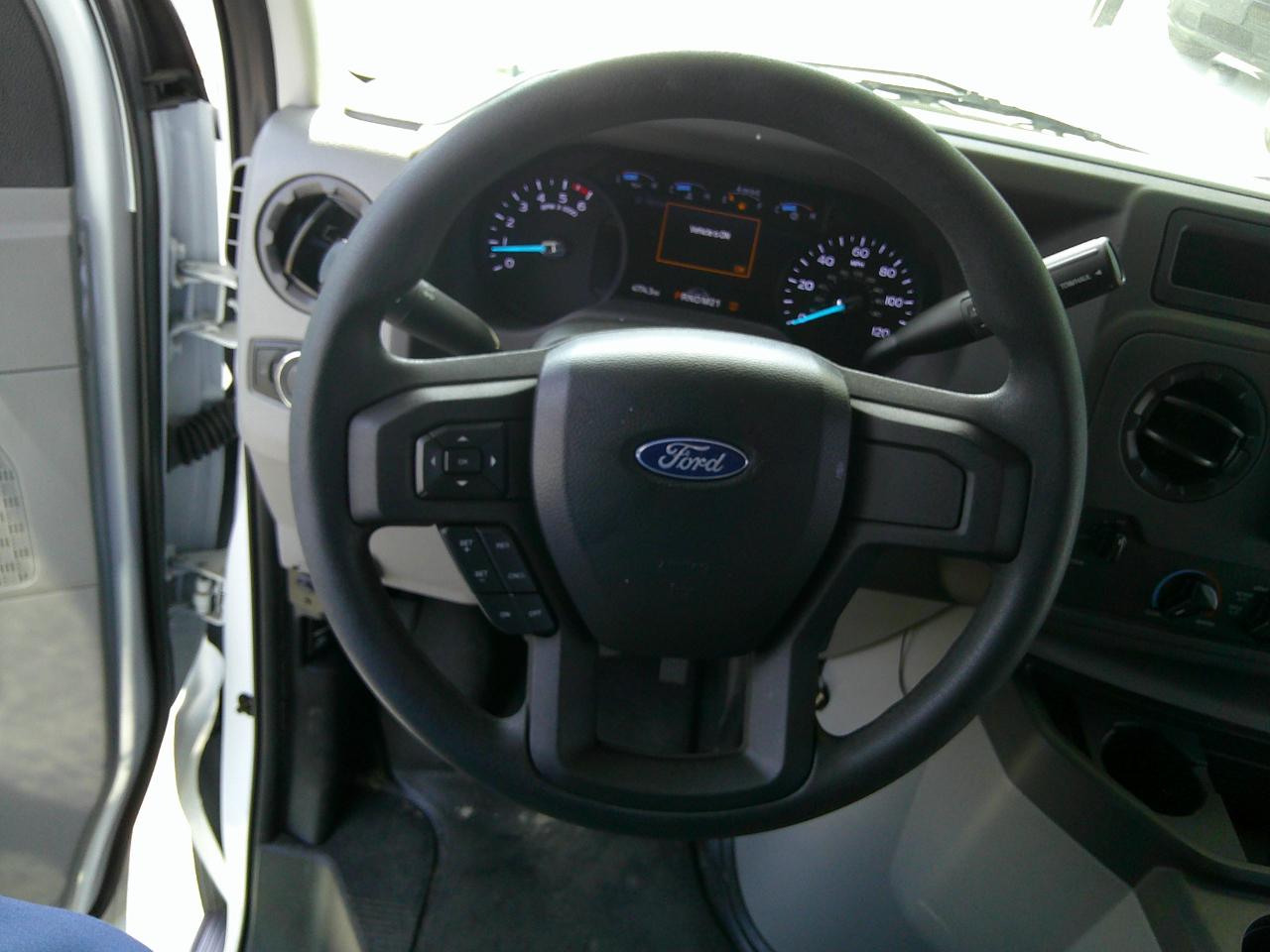 Ford Econoline E-350 Super Duty 2026