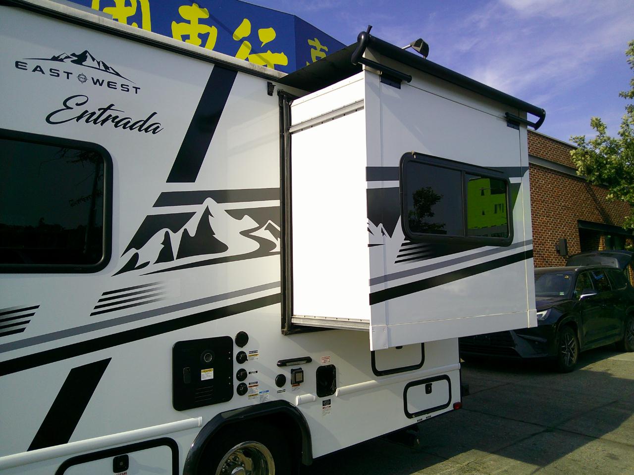Ford Econoline E-350 Super Duty 2026