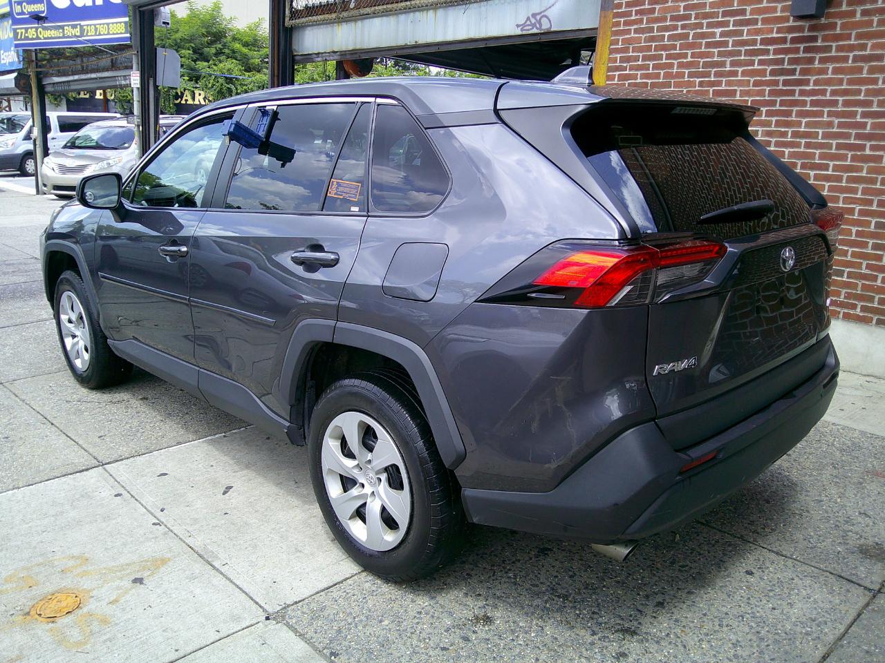 Toyota RAV4 LE 2022