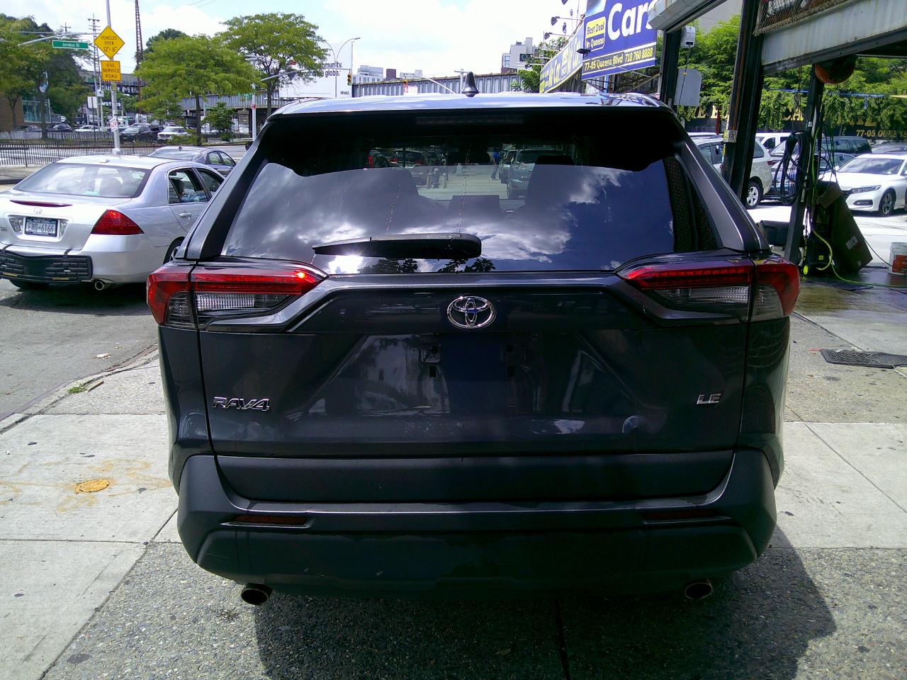 Toyota RAV4 LE 2022