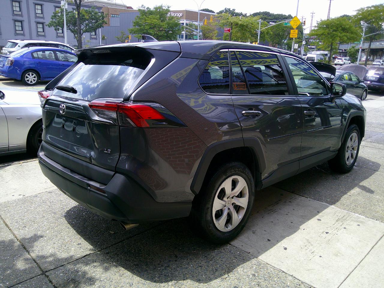 Toyota RAV4 LE 2022