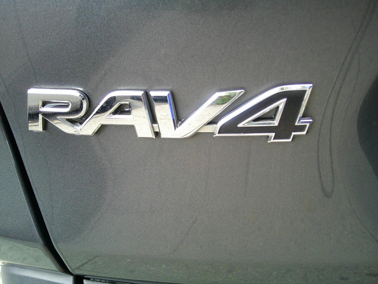 Toyota RAV4 LE 2022