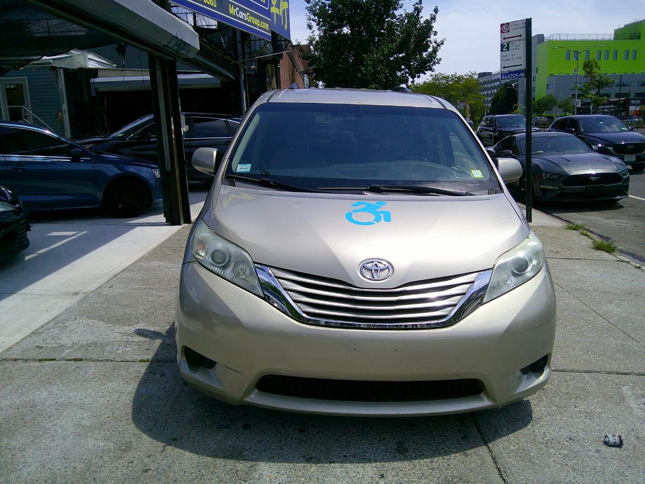 Toyota Sienna  2016