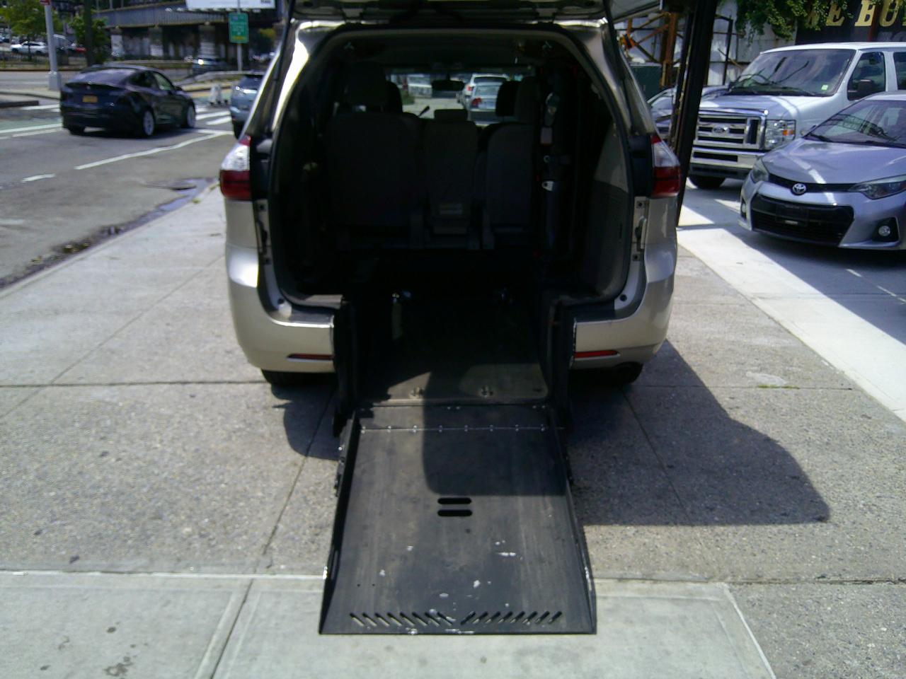 Toyota Sienna  2016