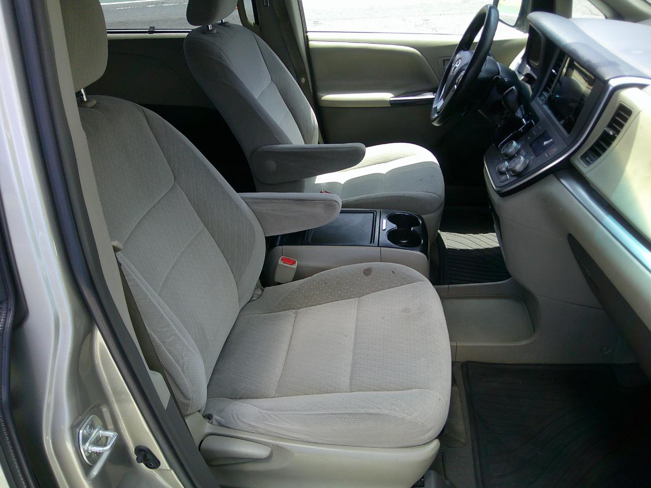 Toyota Sienna  2016