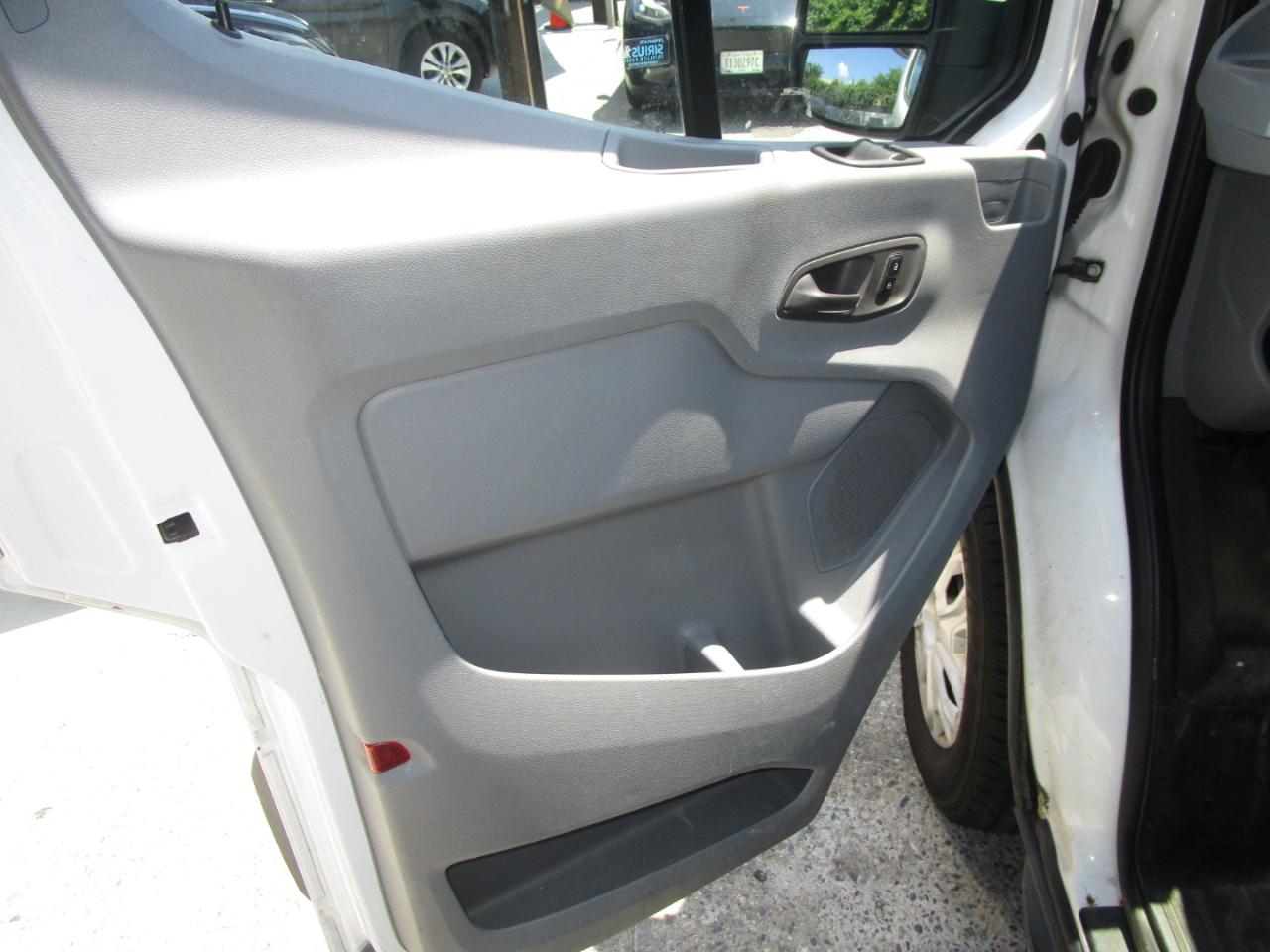Ford Transit 350 Wagon Low Roof XLT 60/40 Pass. 148-in. WB 2017