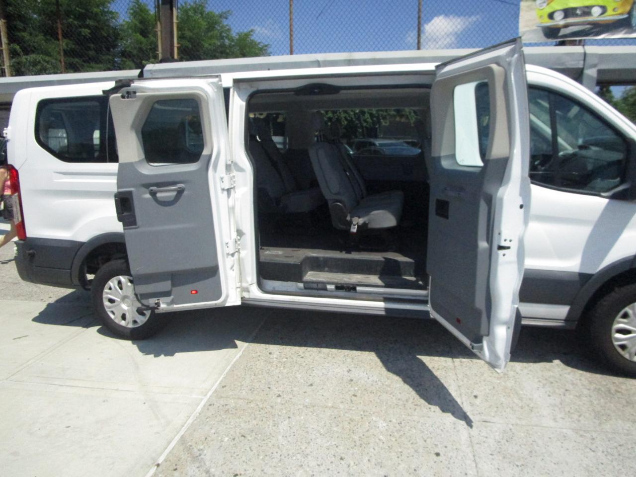 Ford Transit 350 Wagon Low Roof XLT 60/40 Pass. 148-in. WB 2017