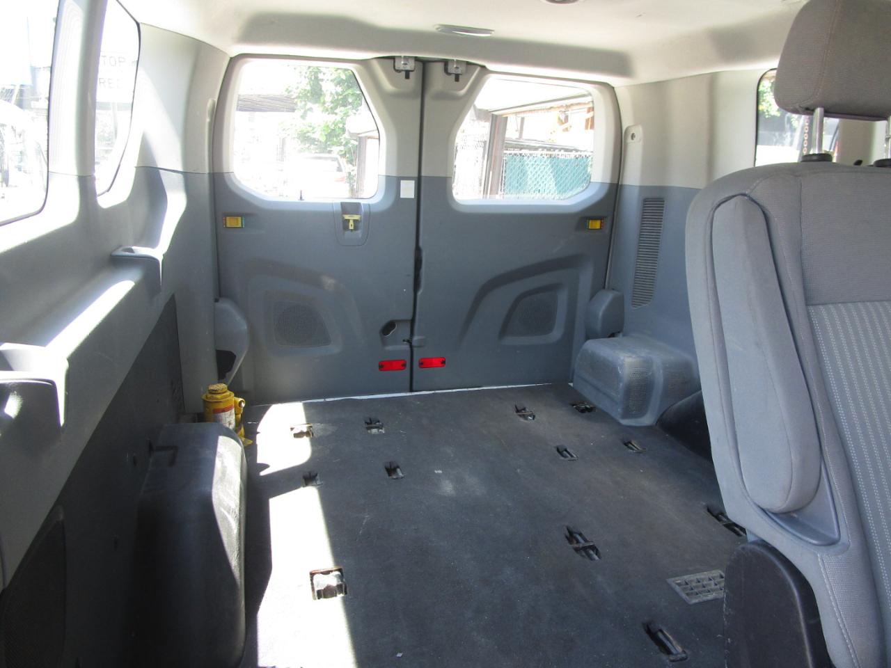 Ford Transit 350 Wagon Low Roof XLT 60/40 Pass. 148-in. WB 2017