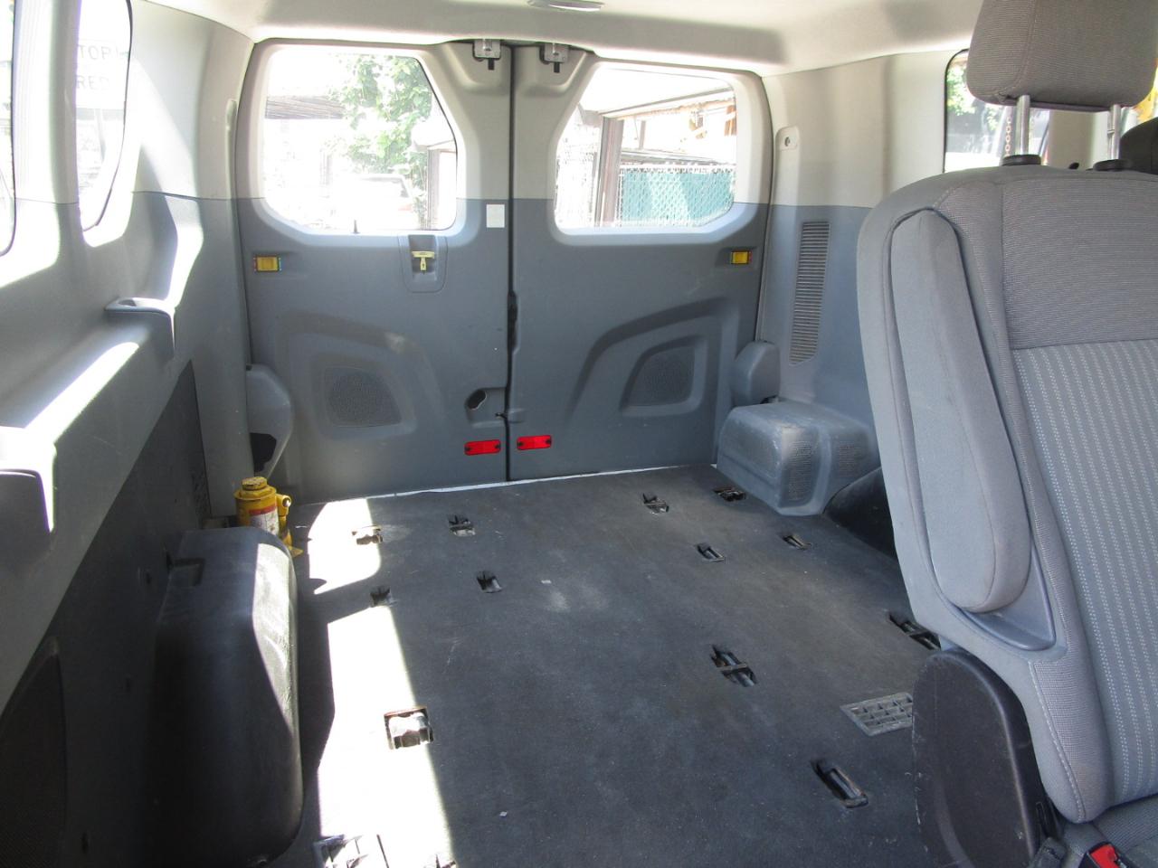 Ford Transit 350 Wagon Low Roof XLT 60/40 Pass. 148-in. WB 2017