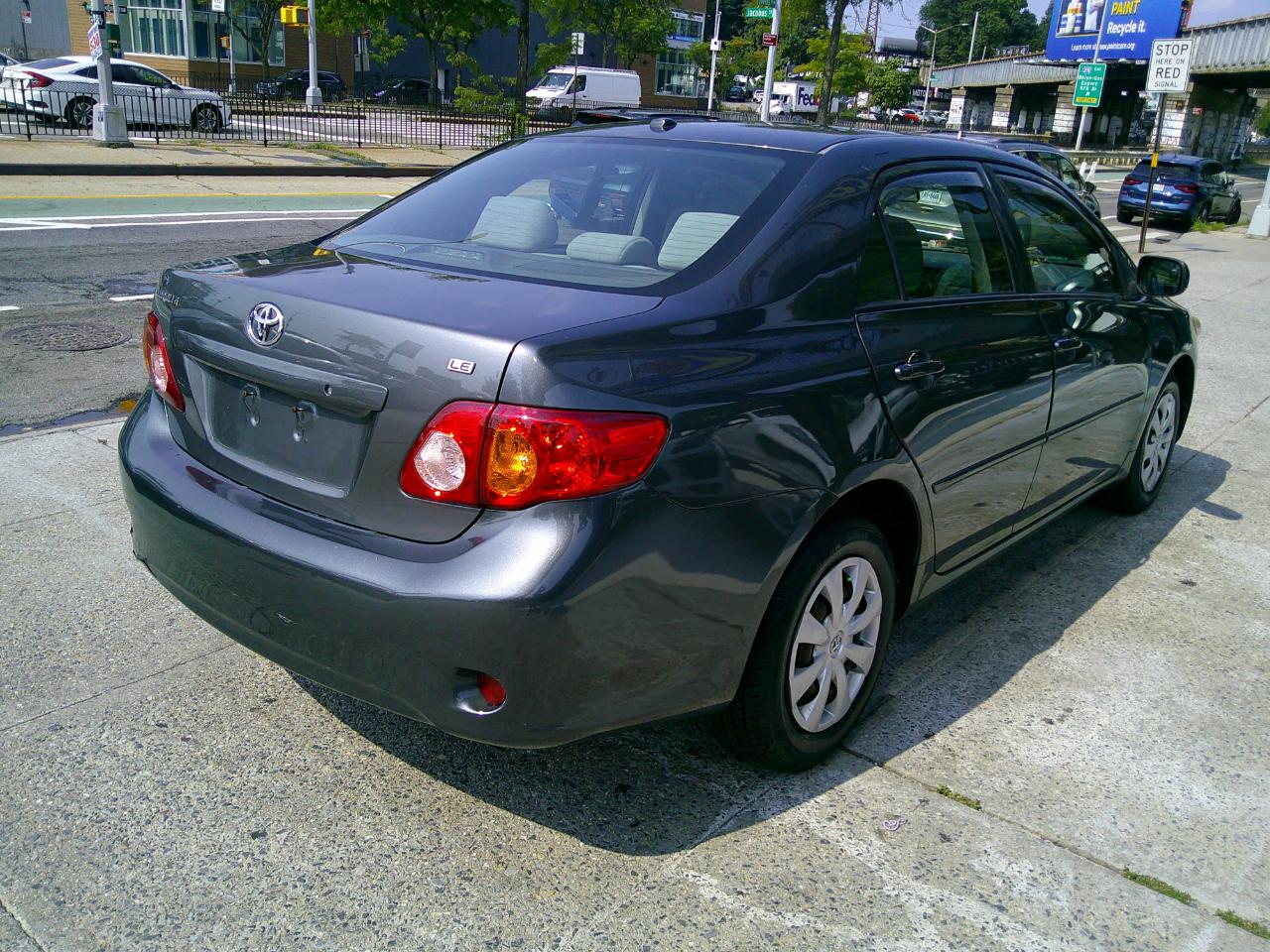 Toyota Corolla 4dr Sedan LE Auto 2010