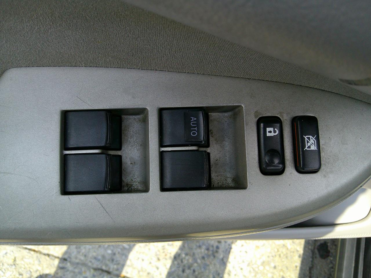 Toyota Corolla 4dr Sedan LE Auto 2010