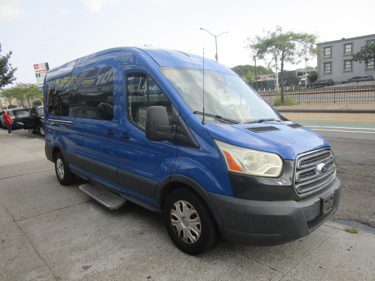 Ford Transit 350 Wagon Med. Roof XL w/Sliding Pass. 148-in. WB 2015