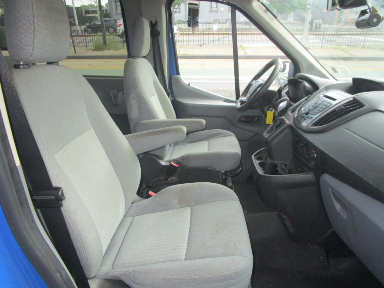 Ford Transit 350 Wagon Med. Roof XL w/Sliding Pass. 148-in. WB 2015
