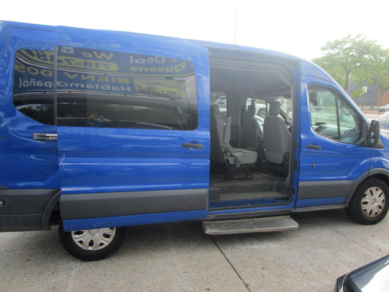 Ford Transit 350 Wagon Med. Roof XL w/Sliding Pass. 148-in. WB 2015