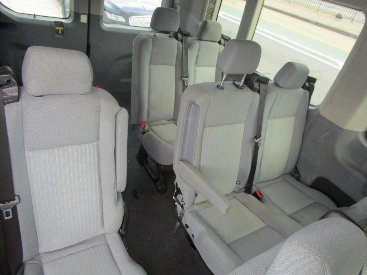 Ford Transit 350 Wagon Med. Roof XL w/Sliding Pass. 148-in. WB 2015