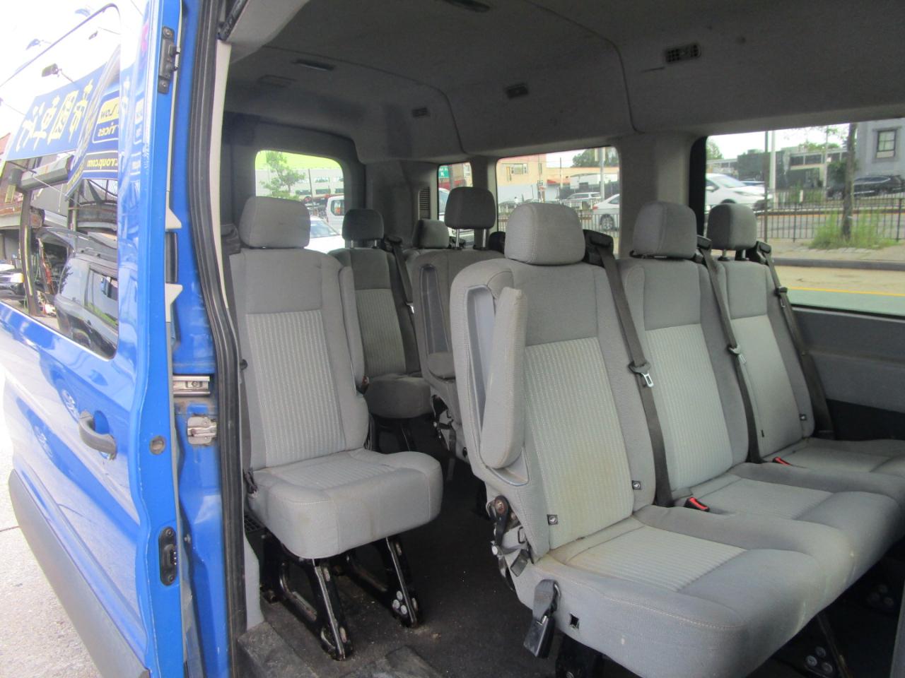 Ford Transit 350 Wagon Med. Roof XL w/Sliding Pass. 148-in. WB 2015