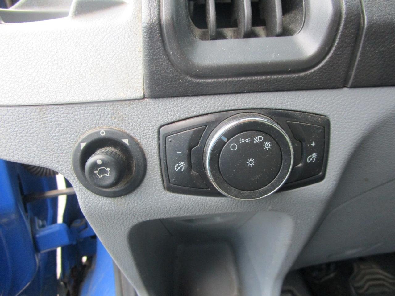 Ford Transit 350 Wagon Med. Roof XL w/Sliding Pass. 148-in. WB 2015