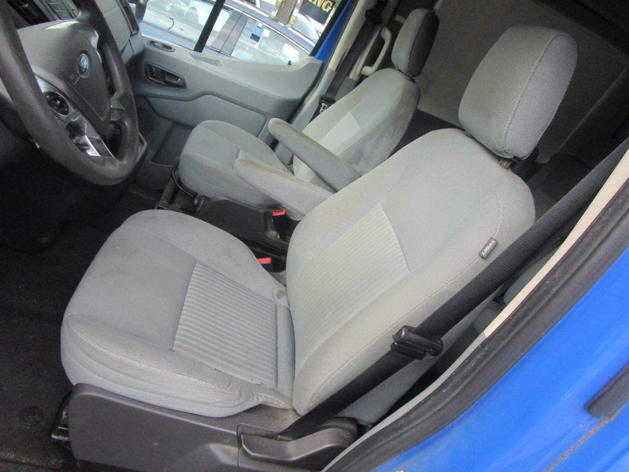 Ford Transit 350 Wagon Med. Roof XL w/Sliding Pass. 148-in. WB 2015