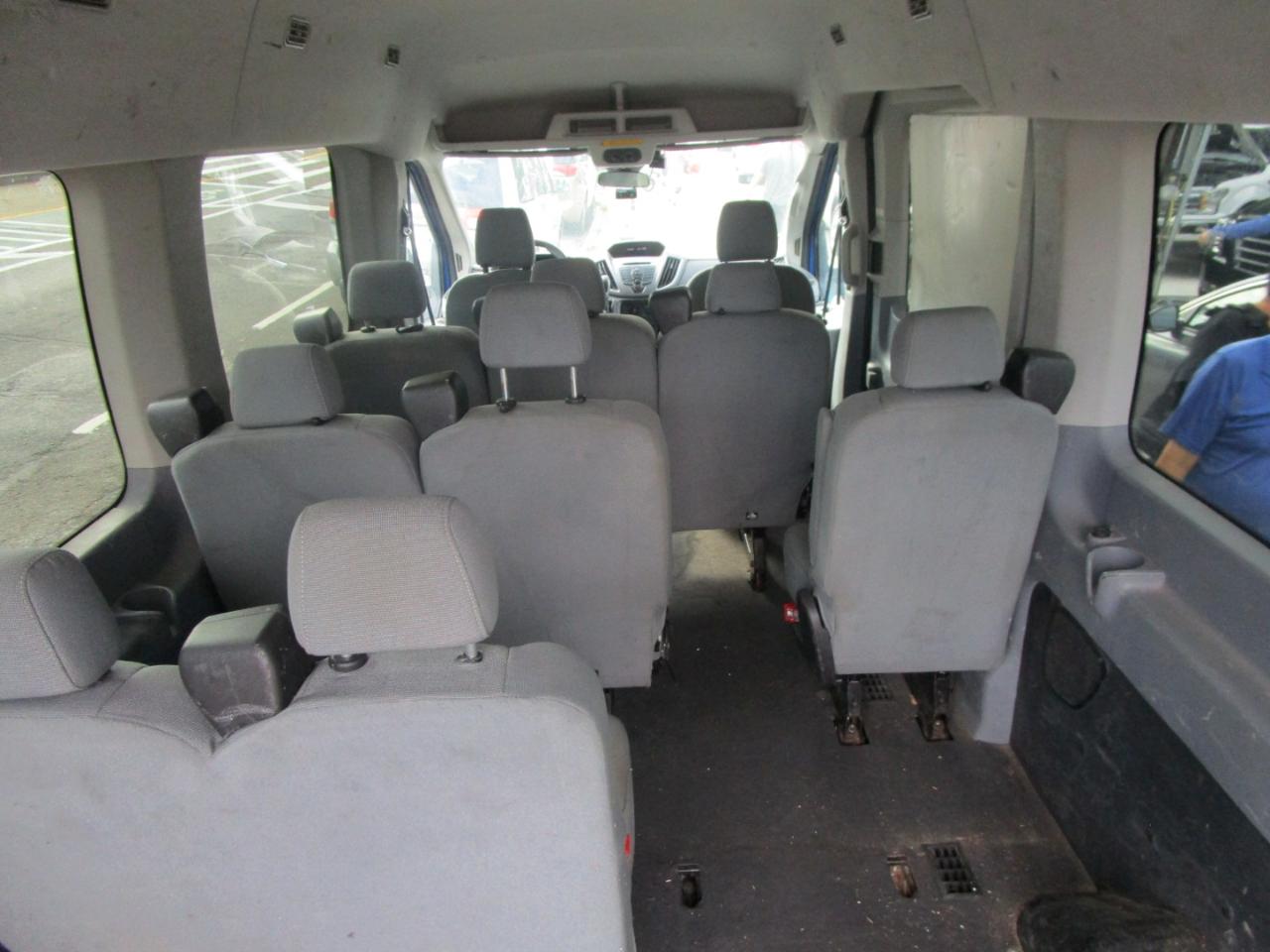 Ford Transit 350 Wagon Med. Roof XL w/Sliding Pass. 148-in. WB 2015