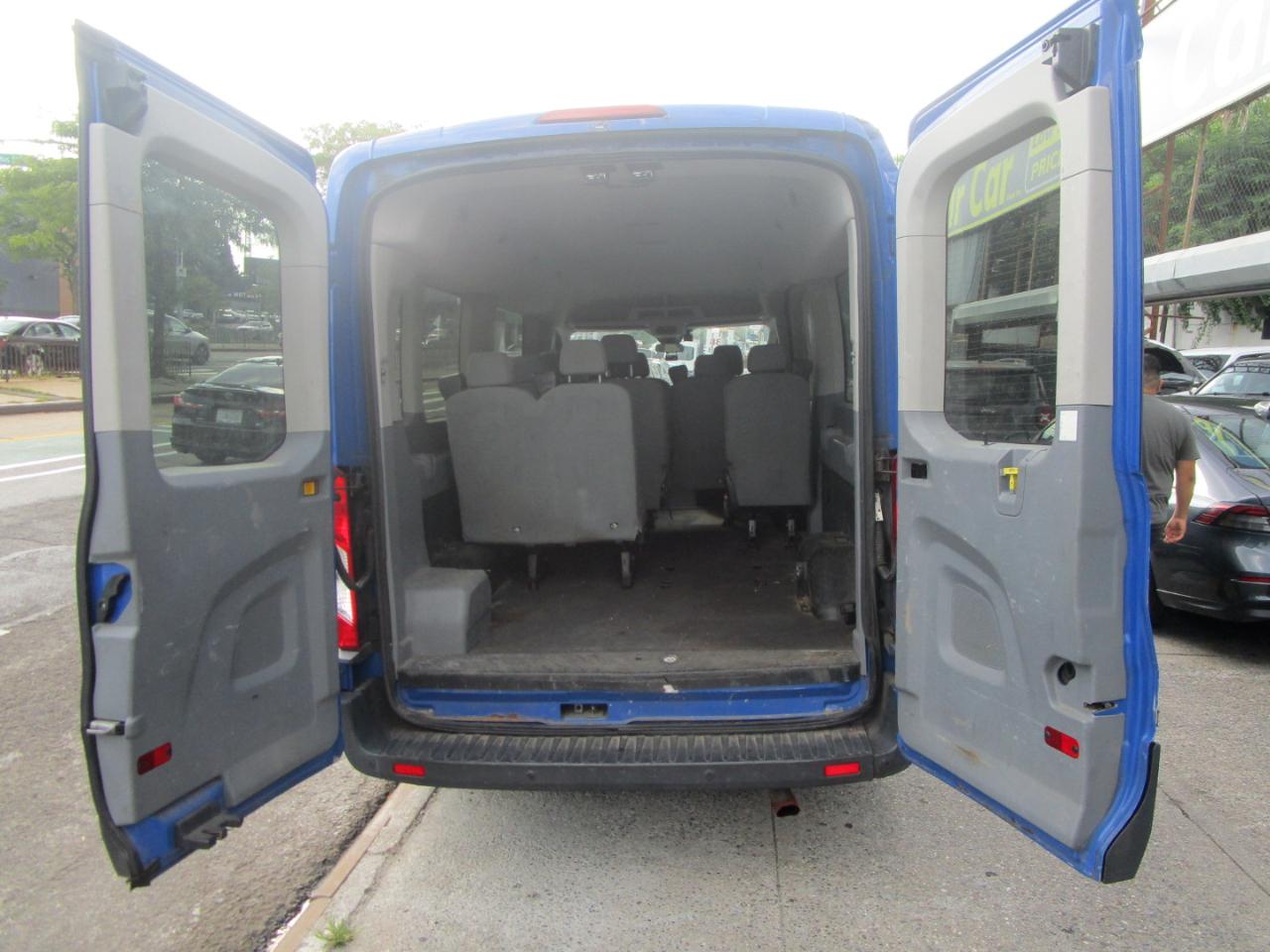 Ford Transit 350 Wagon Med. Roof XL w/Sliding Pass. 148-in. WB 2015