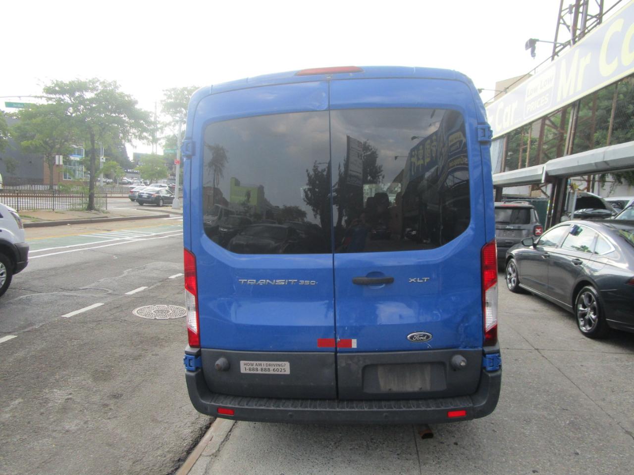 Ford Transit 350 Wagon Med. Roof XL w/Sliding Pass. 148-in. WB 2015