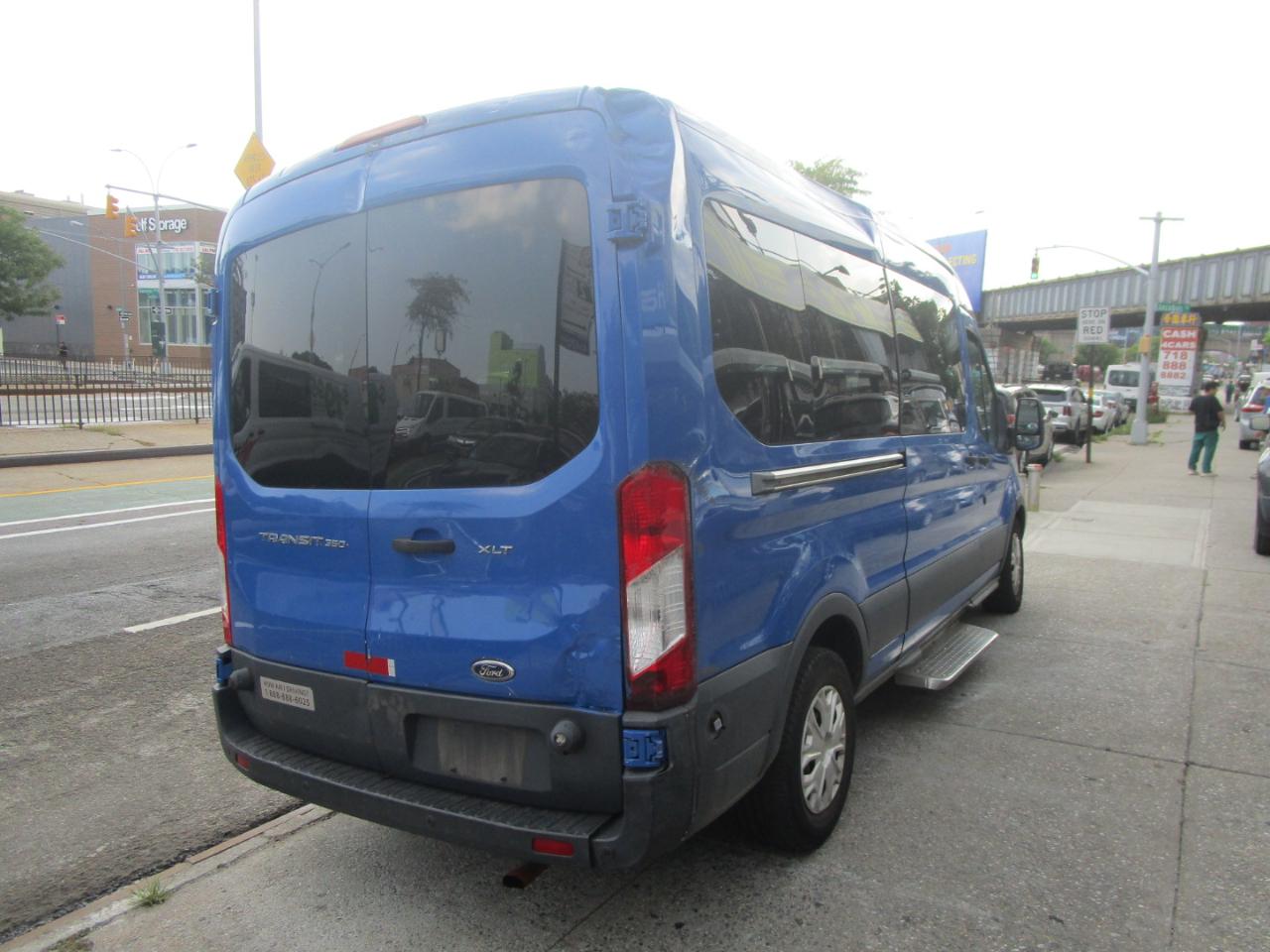 Ford Transit 350 Wagon Med. Roof XL w/Sliding Pass. 148-in. WB 2015