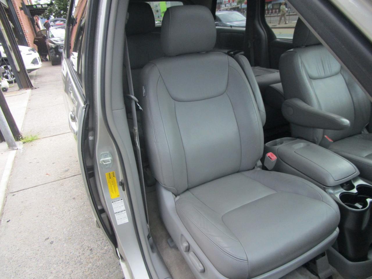 Toyota Sienna XLE Limited AWD 2008