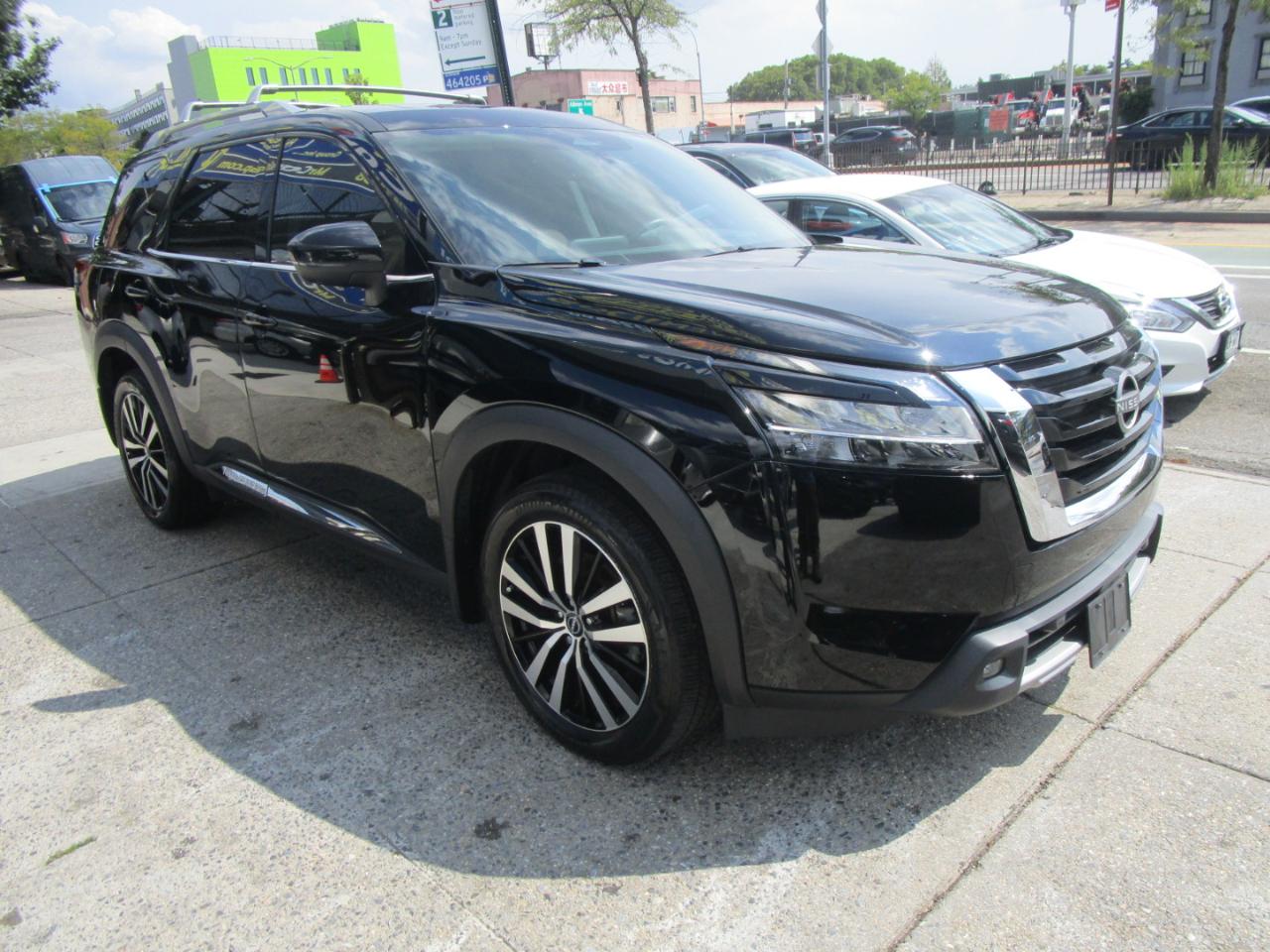 Nissan Pathfinder Platinum 4WD 2023