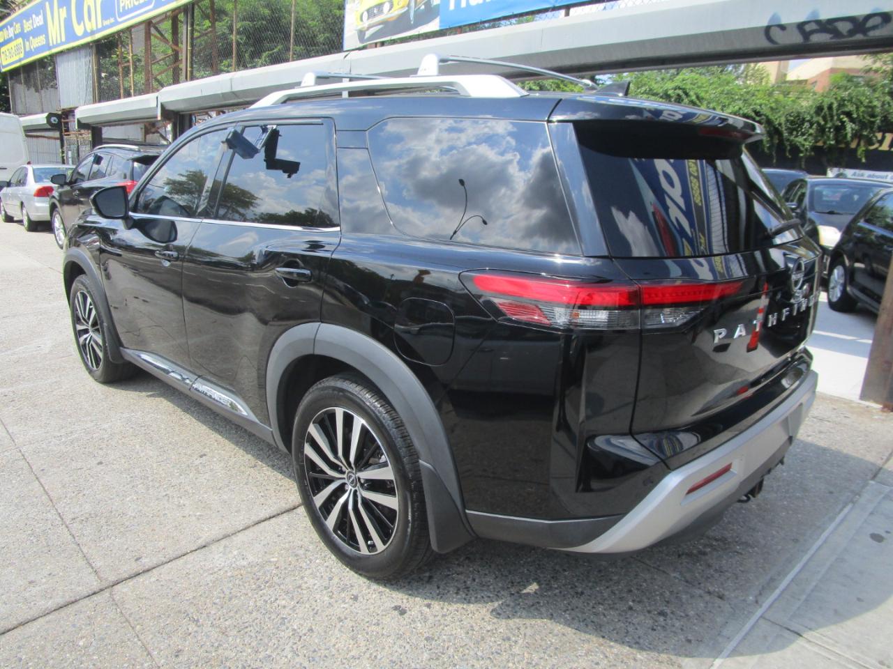 Nissan Pathfinder Platinum 4WD 2023