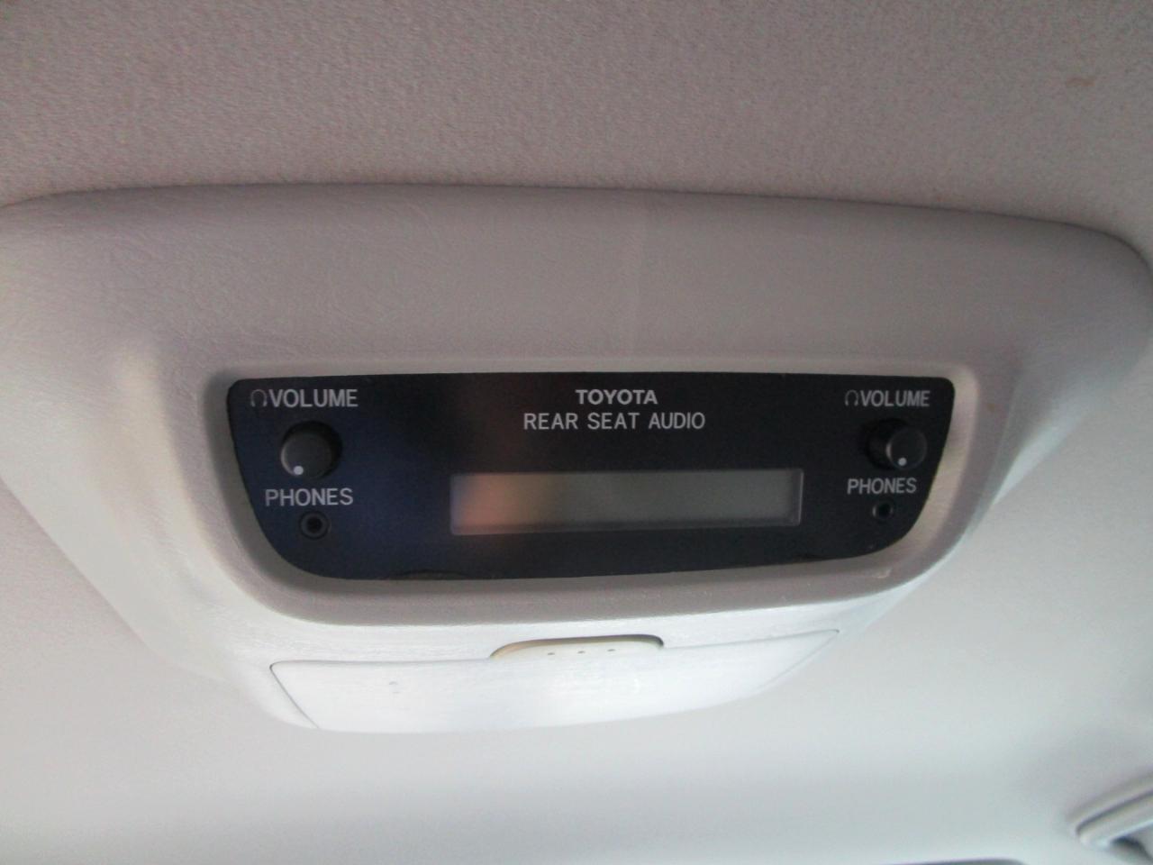 Toyota Sienna LE - 7 Passenger 2004