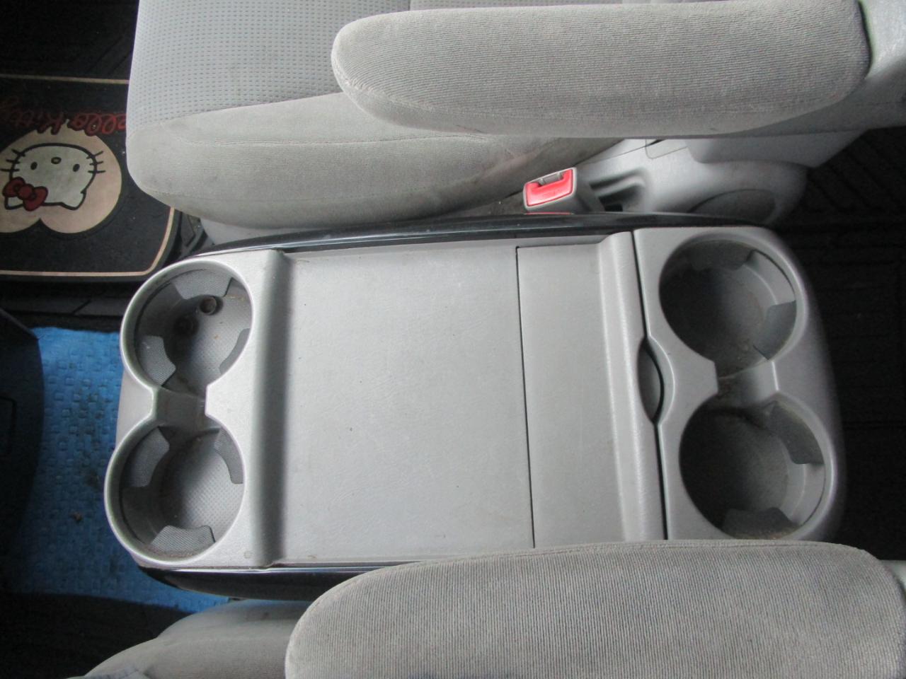 Toyota Sienna LE - 7 Passenger 2004