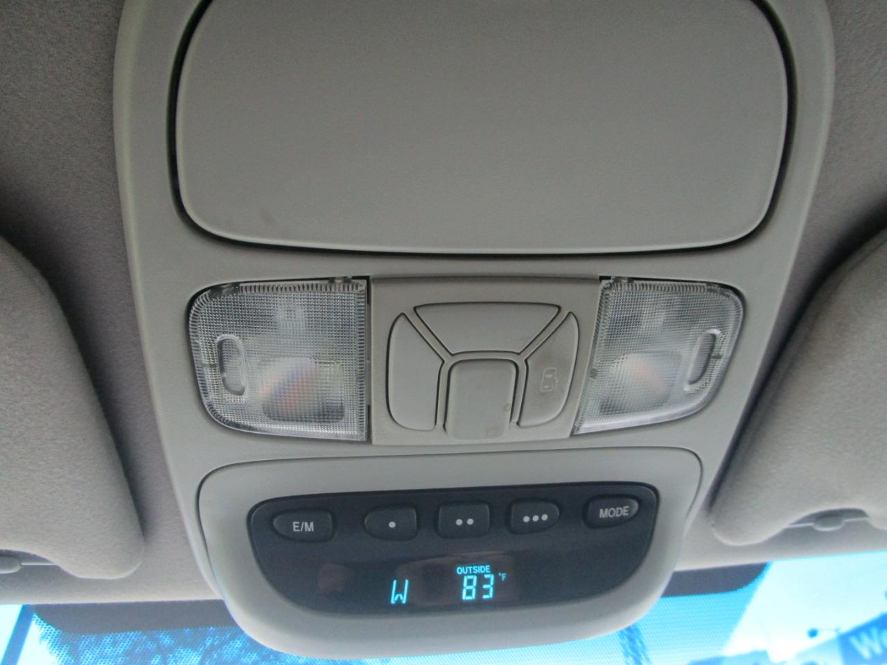 Toyota Sienna LE - 7 Passenger 2004