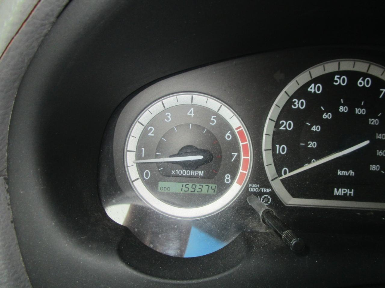 Toyota Sienna LE - 7 Passenger 2004