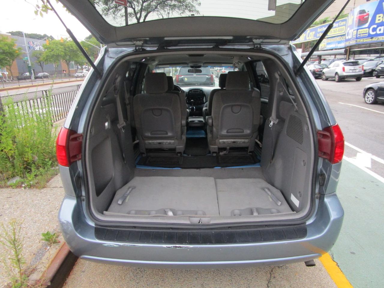 Toyota Sienna LE - 7 Passenger 2004