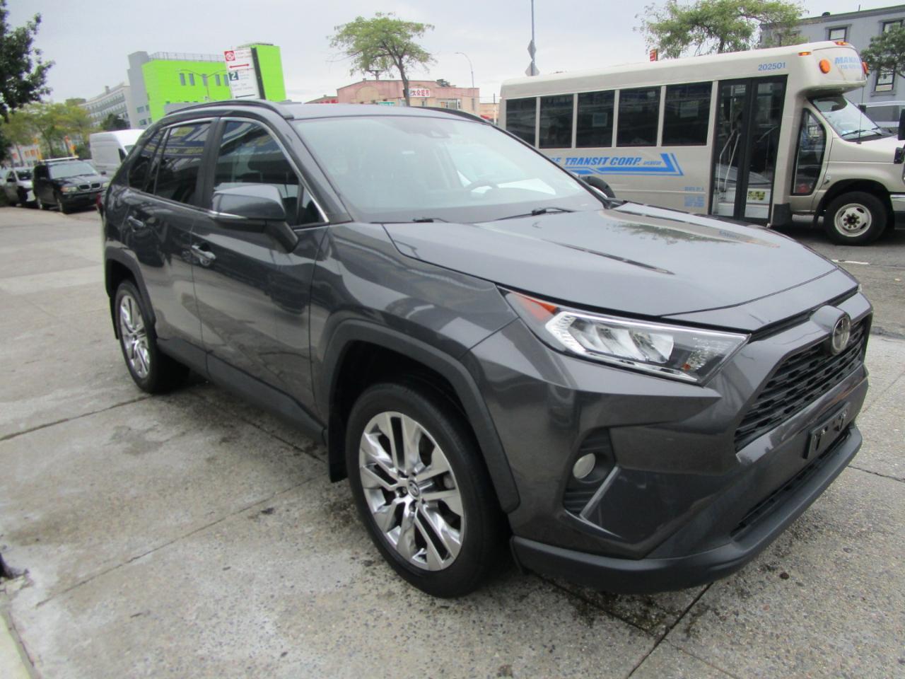Toyota RAV4 XLE Premium AWD 2021