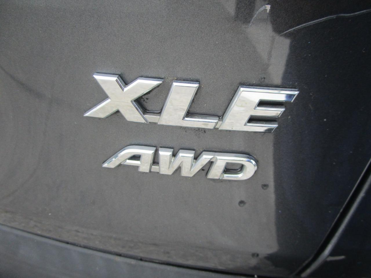 Toyota RAV4 XLE Premium AWD 2021