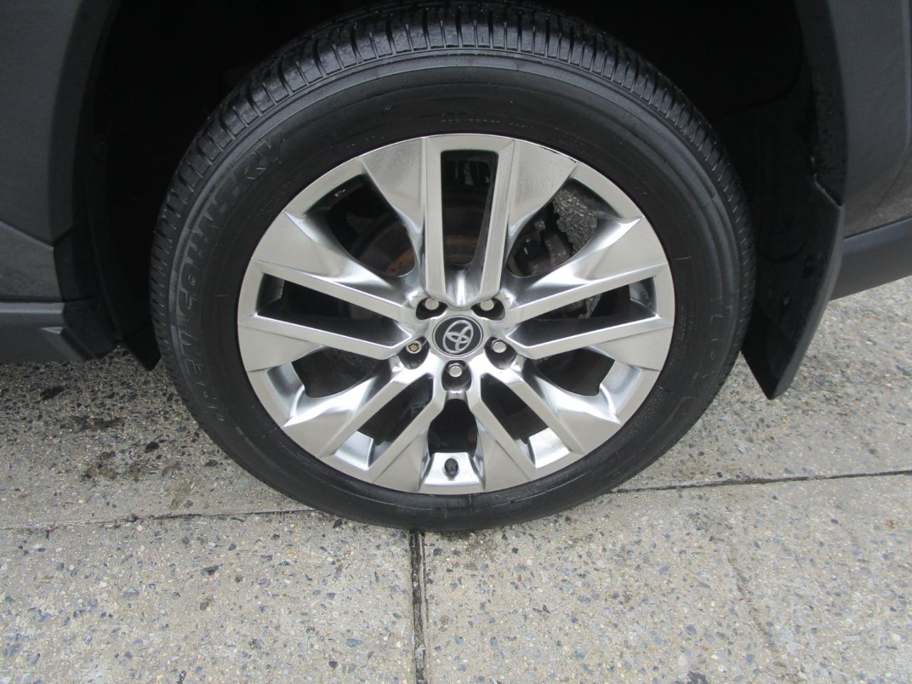 Toyota RAV4 XLE Premium AWD 2021