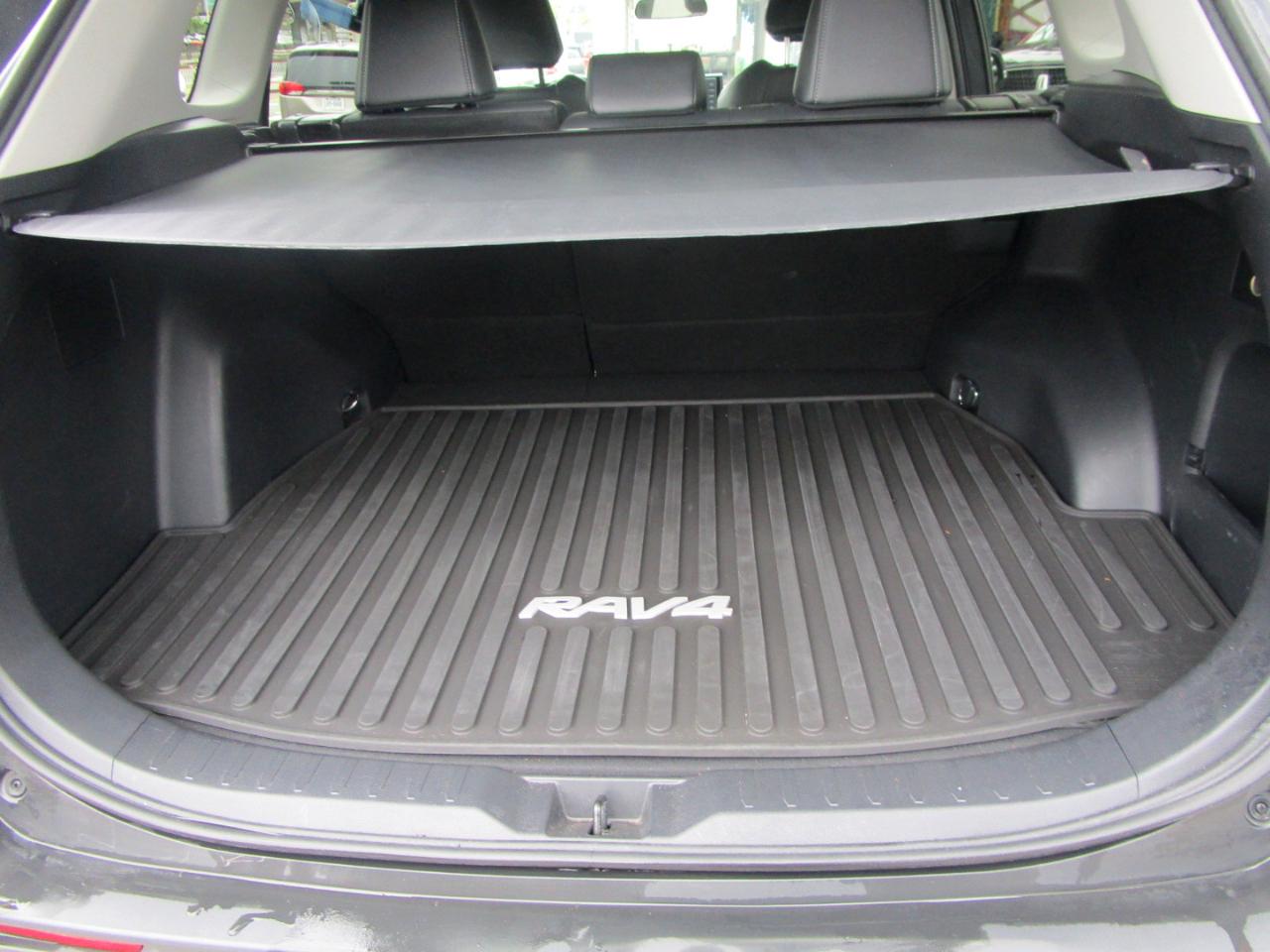 Toyota RAV4 XLE Premium AWD 2021