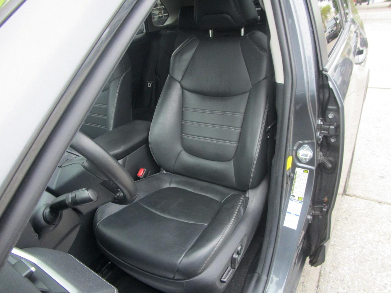 Toyota RAV4 XLE Premium AWD 2021