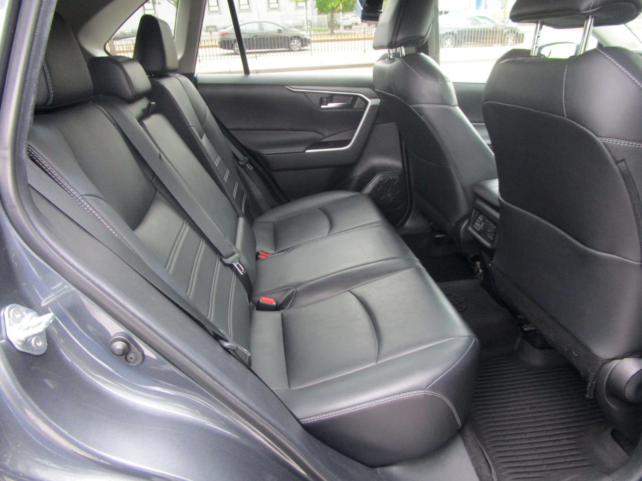 Toyota RAV4 XLE Premium AWD 2021