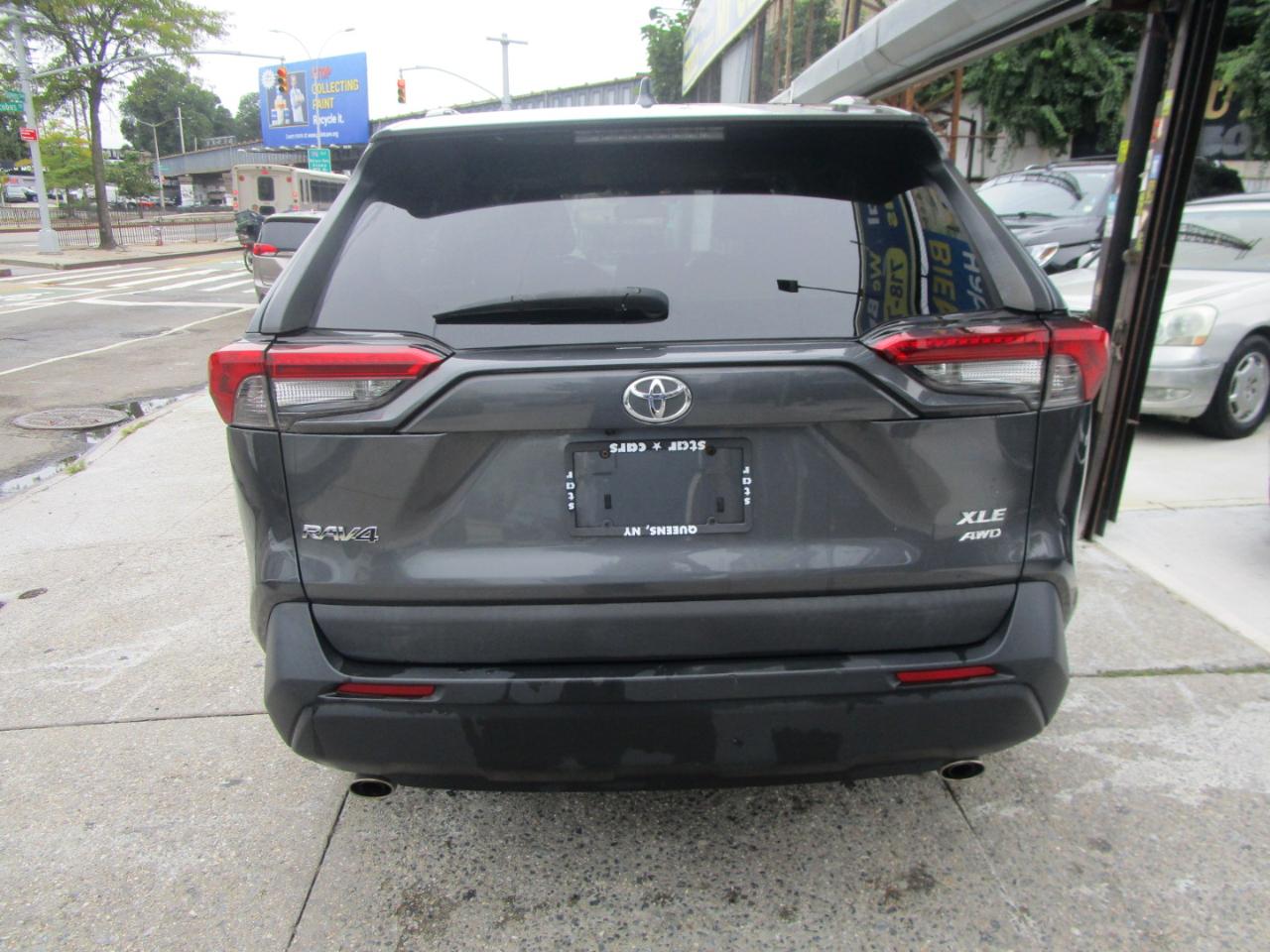 Toyota RAV4 XLE Premium AWD 2021
