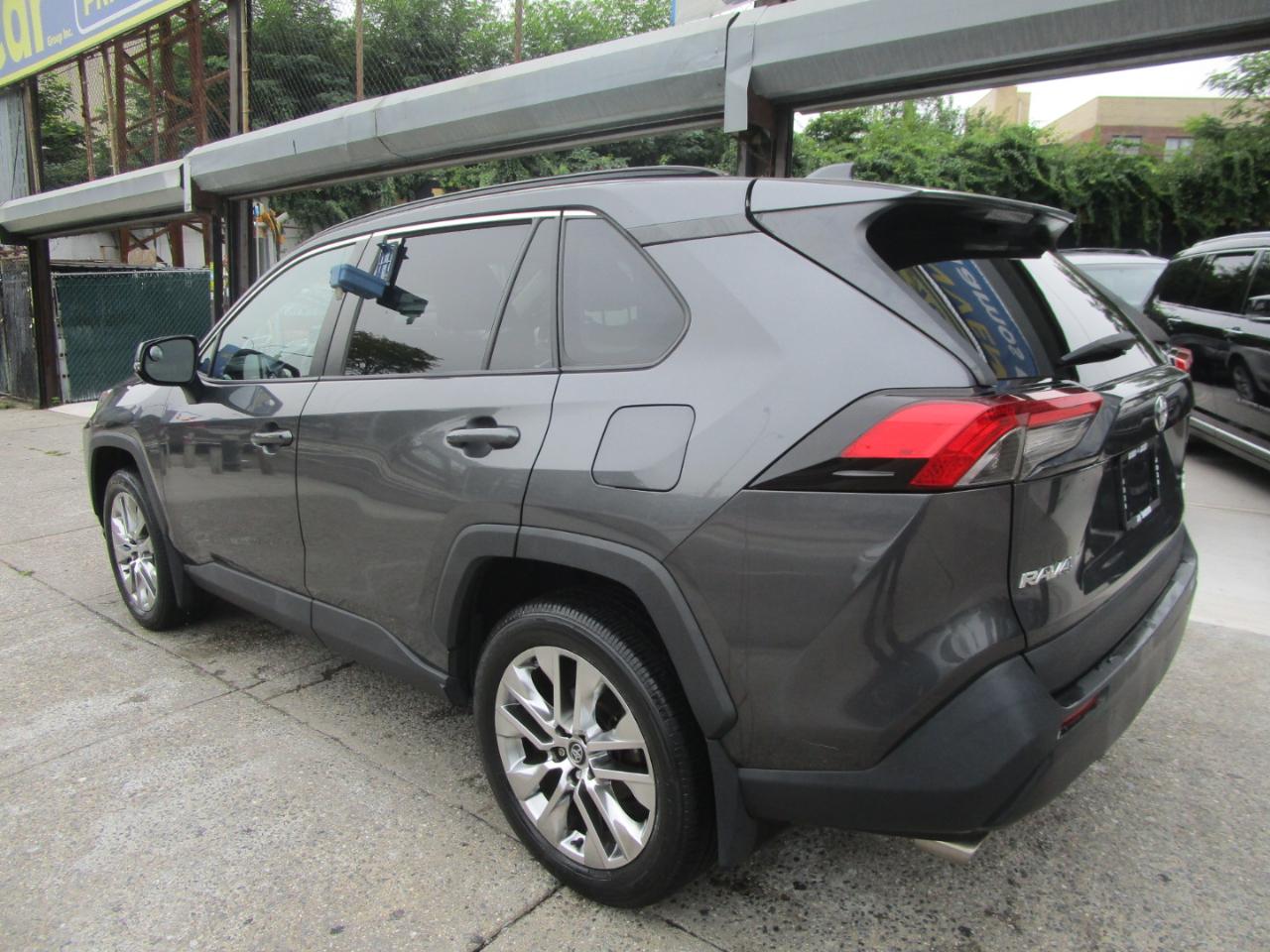 Toyota RAV4 XLE Premium AWD 2021