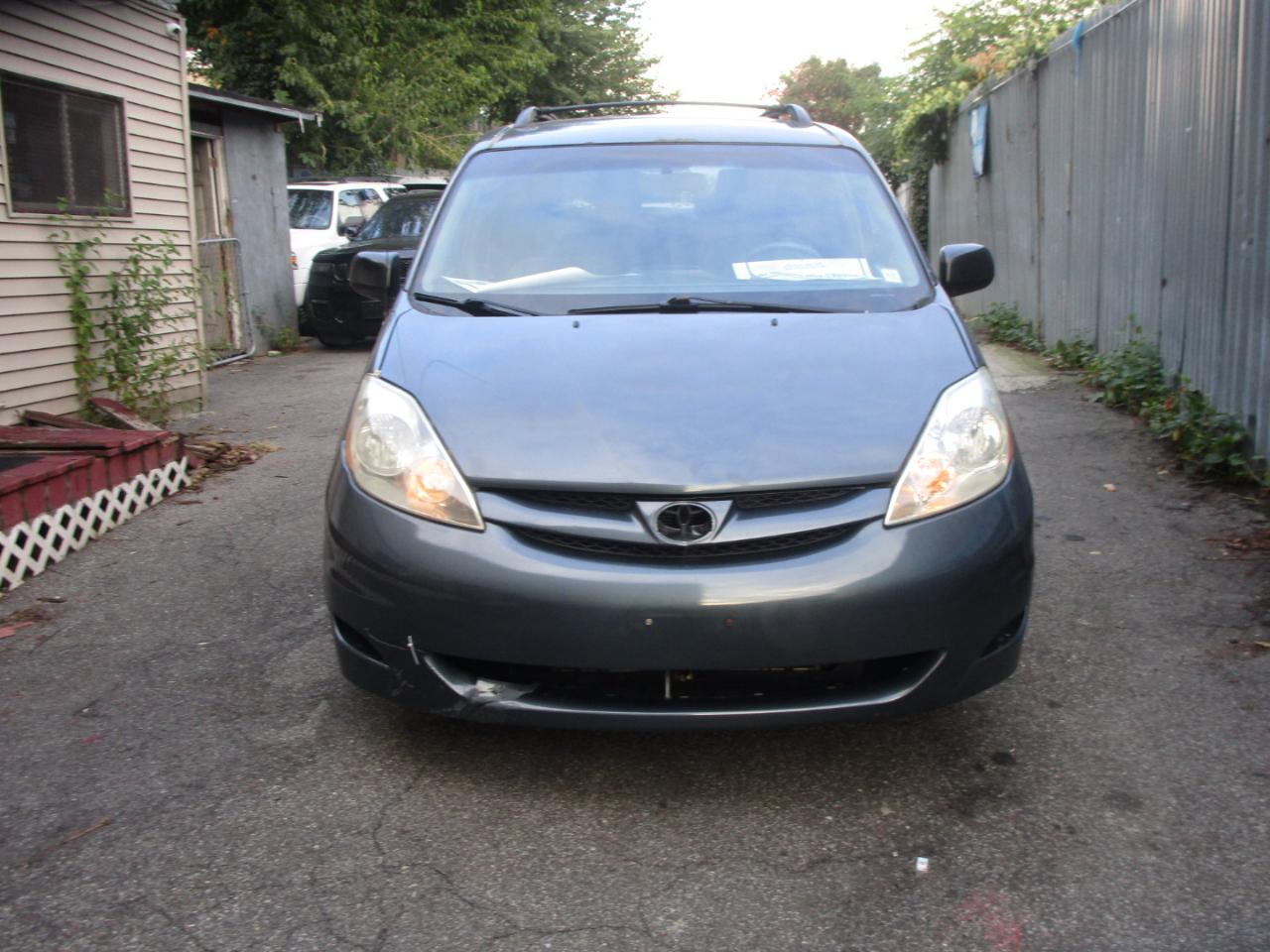 Toyota Sienna LE FWD 7 Passenger 2009