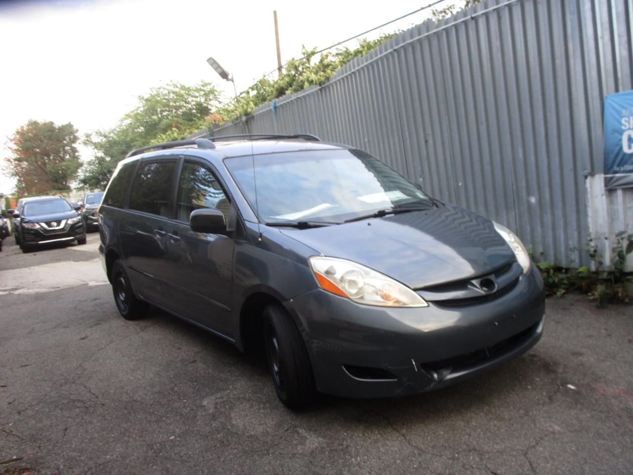 Toyota Sienna LE FWD 7 Passenger 2009